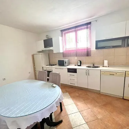 Apartman 5 *